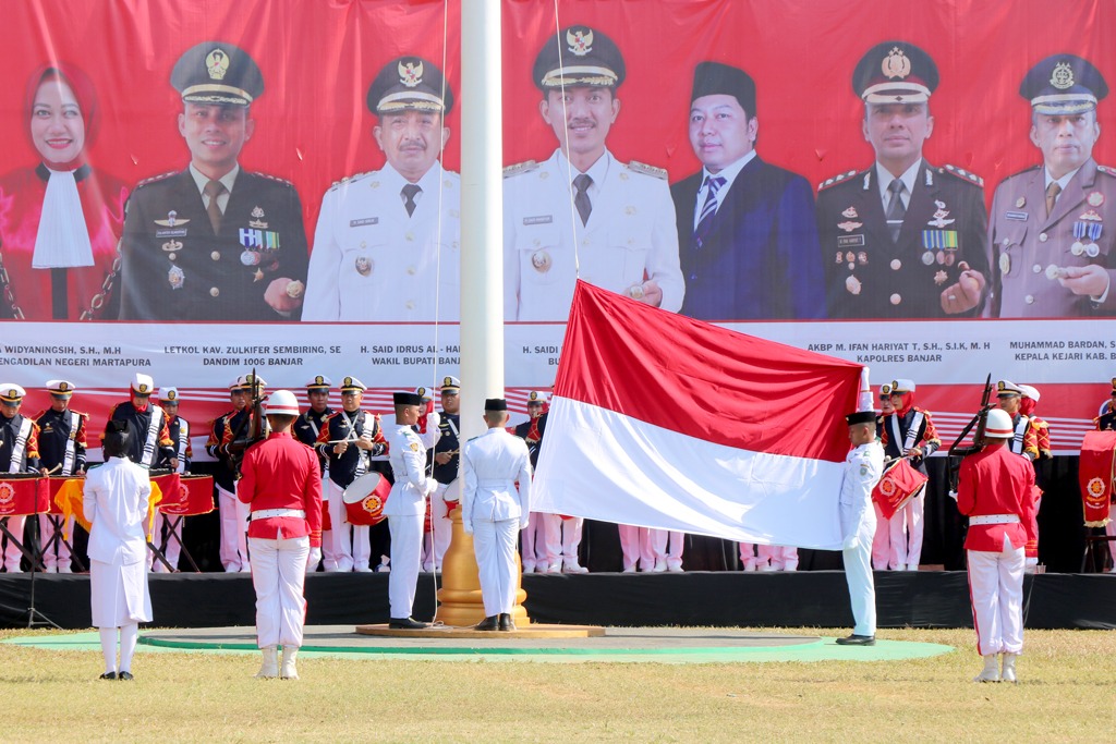 Saidi Mansyur Pimpin Upacara Detik Detik Proklamasi Di Alun Alun Ratu