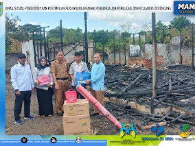 Dinsos P3AP2KB Banjar Serahkan Bantuan Bagi Korban Kebakaran di Desa Indrasari