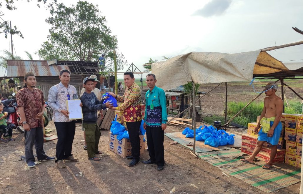 BPBD Banjar Salurkan Bantuan Untuk Korban Terdampak Puting Beliung ...