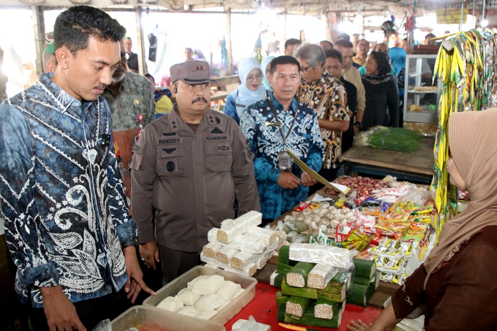 Jelang Nataru, Bupati Banjar Lakukan Pantauan Stok Dan Harga Di Pasar ...