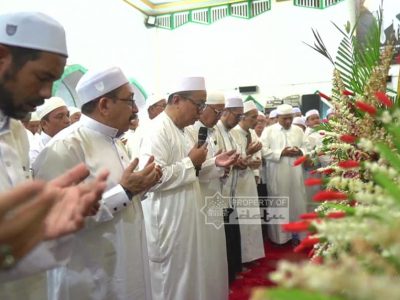 Habib Idrus Hadiri Haul ke- 218 Syekh Muhammad Arsyad Al Banjari di Kelampayan   