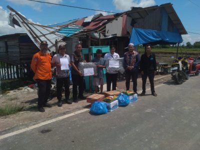 BPBD Banjar Salurkan Bantuan Kepada Korban Puting Beliung dan Kebakaran