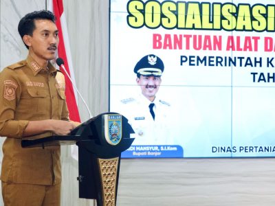 Dukung Sektor Pertanian, Bupati Banjar Serahkan Bantuan Alsintan