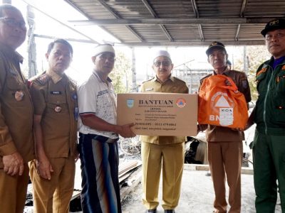 Pemkab Banjar Salurkan Bantuan Kepada Korban Kebakaran di Astambul Seberang   