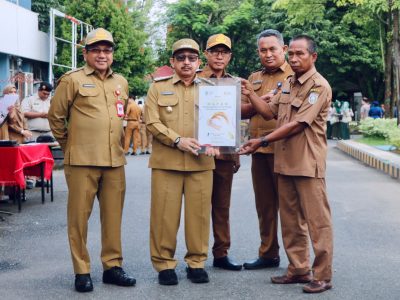 Wabup Banjar Serahkan Sertifikat Tanah Bagi Nelayan dan Bantuan Operasional Kesehatan