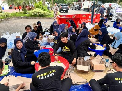 GOTONG ROYONG DI DAPUR UMUM BANJAR, WUJUD NYATA KEPEDULIAN