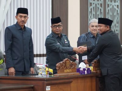 Bupati Banjar Tanggapi Pemandangan Umum Fraksi DPRD Terhadap Raperda Perubahan APBD 2025