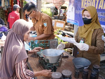 Cegah Kecurangan, DKUMPP Banjar Gelar Tera Ulang Alat Timbang Gratis di Pasar Karang Intan
