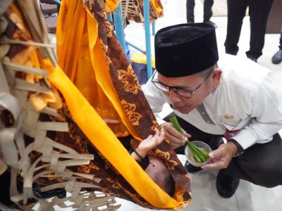 200 Anak Meriahkan Tradisi Baayun Maulid di Martapura