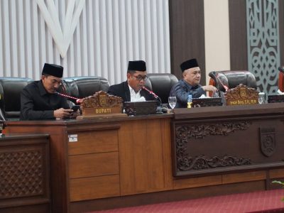Rapat Paripurna, Bupati Banjar Sampaikan Raperda Pengelolaan Sampah dan Penanggulangan Karhutla